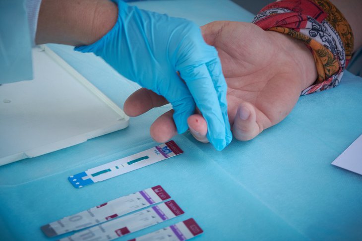 Забор крови. Фото Маргариты Романовой, IRK.ru