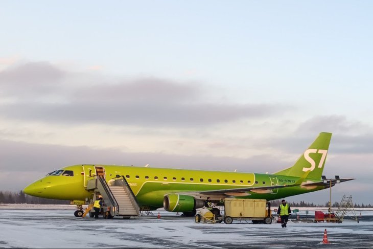 Самолет. Фото из телеграм-канала аэропорта Братска