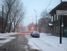 Силами МУП «Иркутскавтодор» проведена очистка проезжей части и обработка противогололёдными материалами.