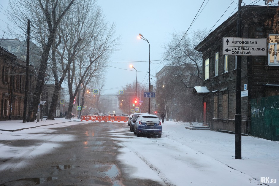 Силами МУП «Иркутскавтодор» проведена очистка проезжей части и обработка противогололёдными материалами.