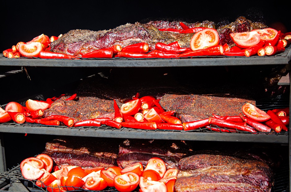 Проект Антона Шугурова работает по двум направлениям: кейтеринг и лимитированные мясные наборы