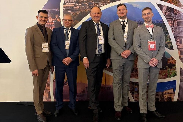 Команда иркутских хирургов. Фото из телеграм-канала Юрия Козлова