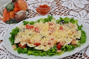 В блюде используются креветки и сладкий чили.