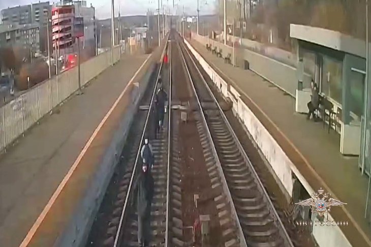 Подростки-зацеперы. Скриншот видео из соцсетей Ирины Волк