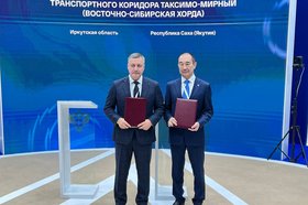 Игорь Кобзев и Айсен Николаев. Фото пресс-службы правительства Иркутской области