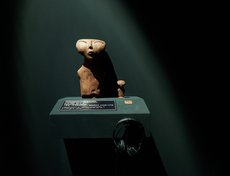 Палеолитические венеры нашли неожиданный отклик в образе «Кондонской Нефертити» эпохи неолита (IV – III тыс. до н.э.).