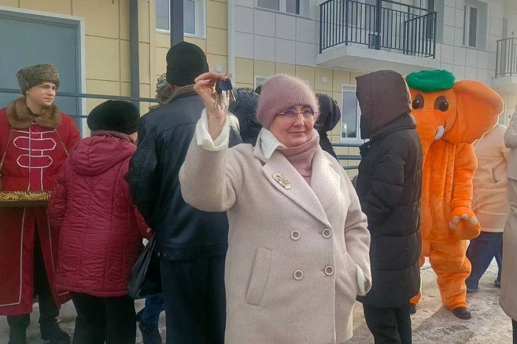 Вручение ключей в Нижнеудинске. Фото пресс-службы правительства Иркутской области