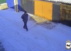 Запись с камеры видеонаблюдения. Скриншот из видео пресс-службы ГУ МВД России по Иркутской области