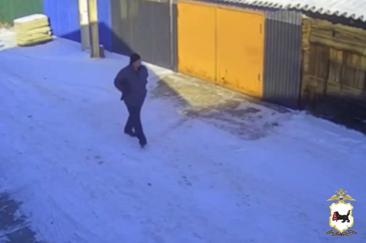 Запись с камеры видеонаблюдения. Скриншот из видео пресс-службы ГУ МВД России по Иркутской области