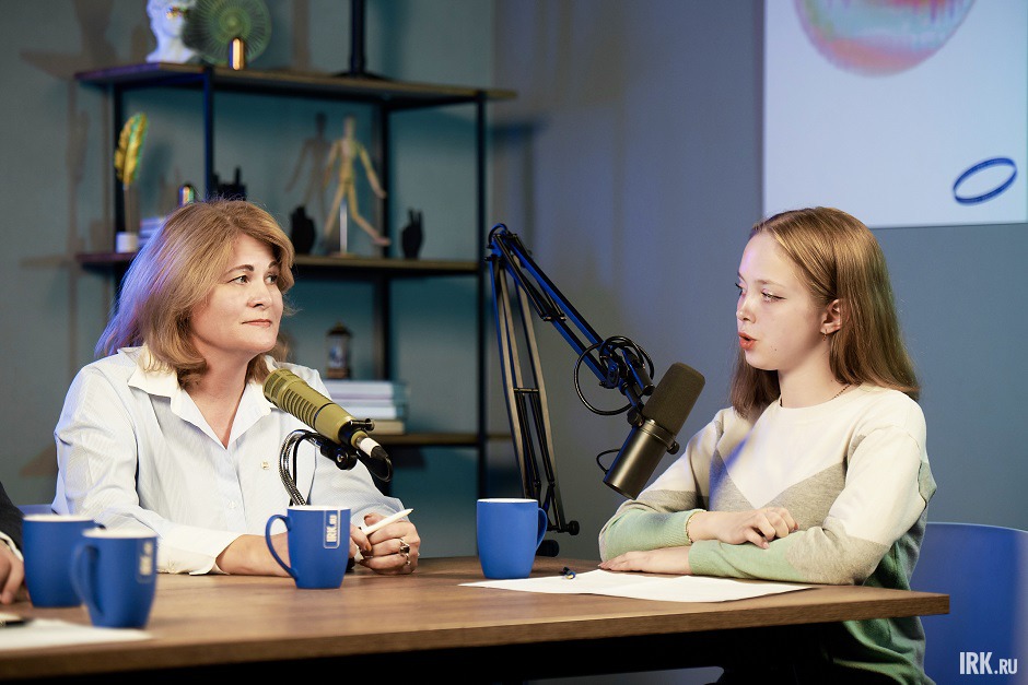 Ольга Саломатина с ведущей Анастасией Ковергиной