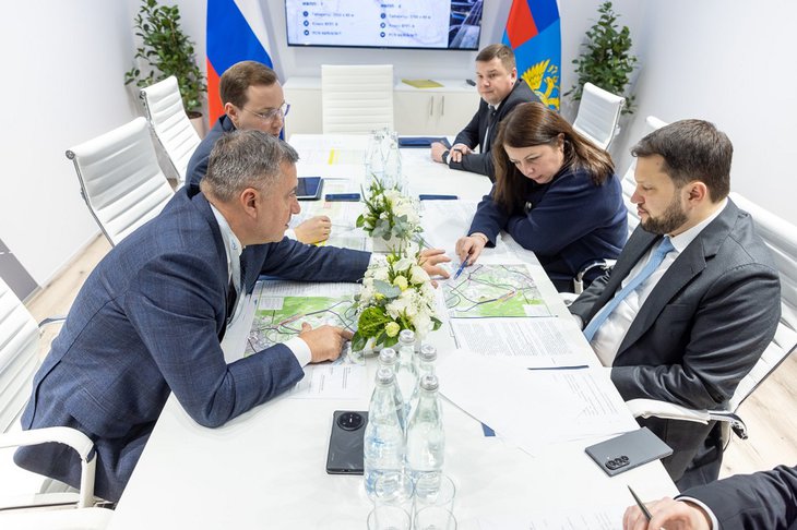 Совещание на тему строительства нового аэропорта. Фото: Юлия Лорис, пресс-служба Росавиации