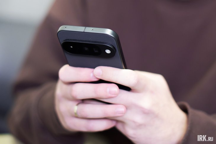Телефон. Фото Маргариты Романовой, IRK.ru