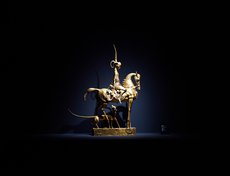 Скульптура «Сказка»  выполнена по мотивам истории и мифологии культур Евразии.