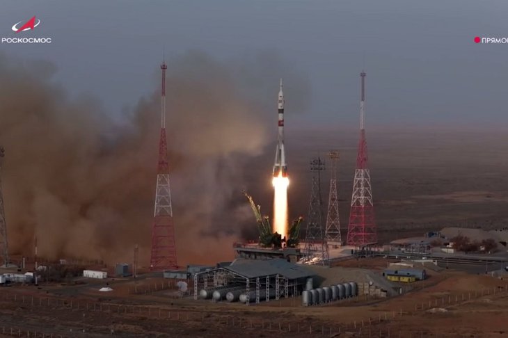 Старт космического корабля. Скриншот трансляции из телеграм-канала Роскосмоса