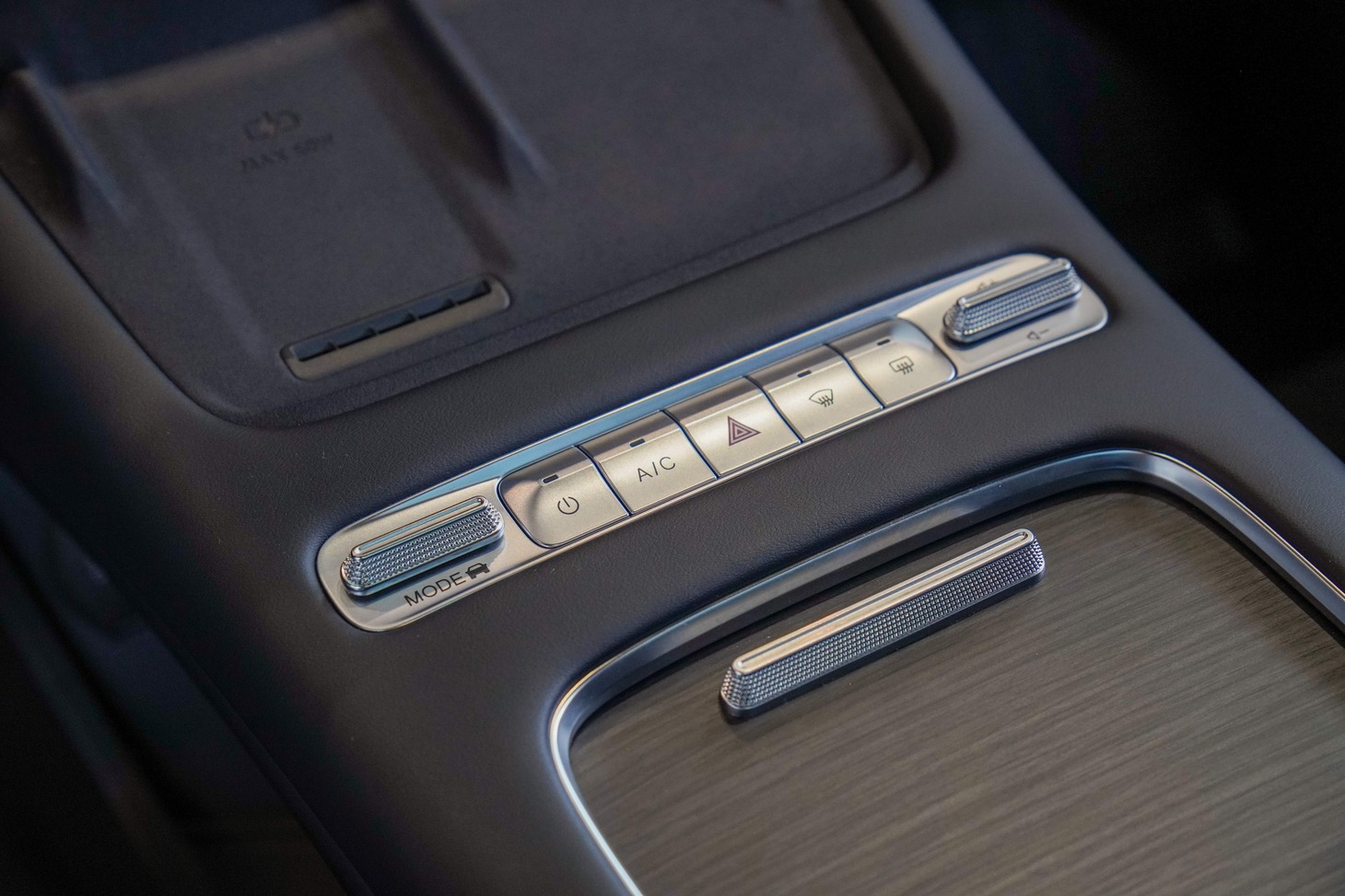 Абсолютно все зоны соприкосновения мягкие и выполнены из приятных материалов