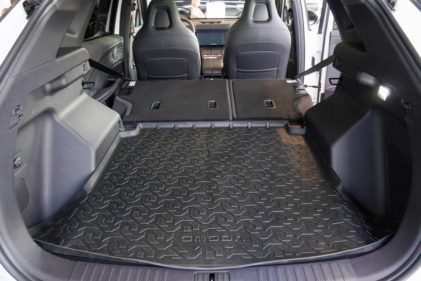 Объем багажника составляет 639 литров