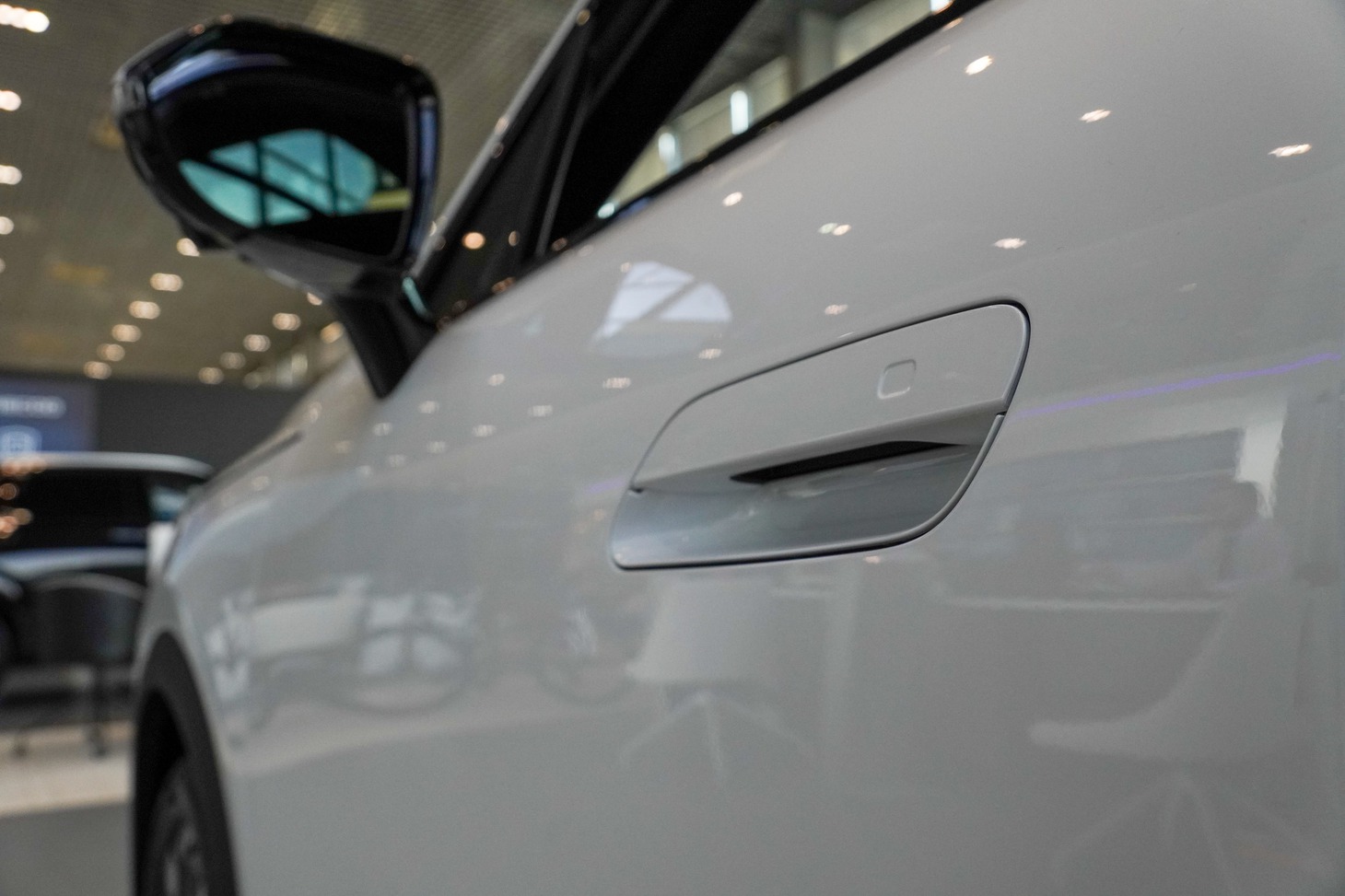 динственная инновационная деталь, к которой нужно привыкнуть, — сенсорная кнопка для разблокировки автомобиля