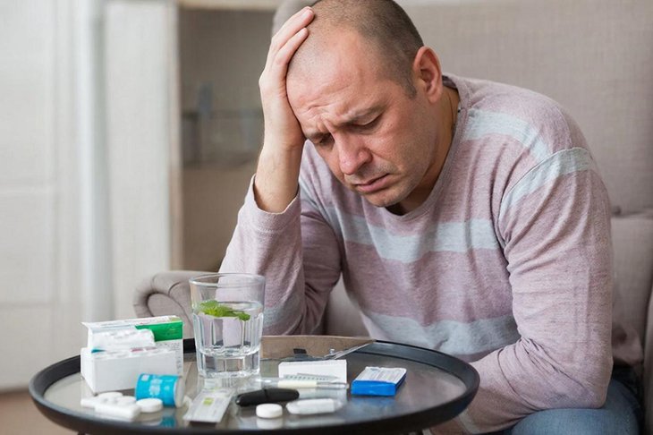 Болеющий человек. Фото сгенерировано с помощью нейросети GigaChat