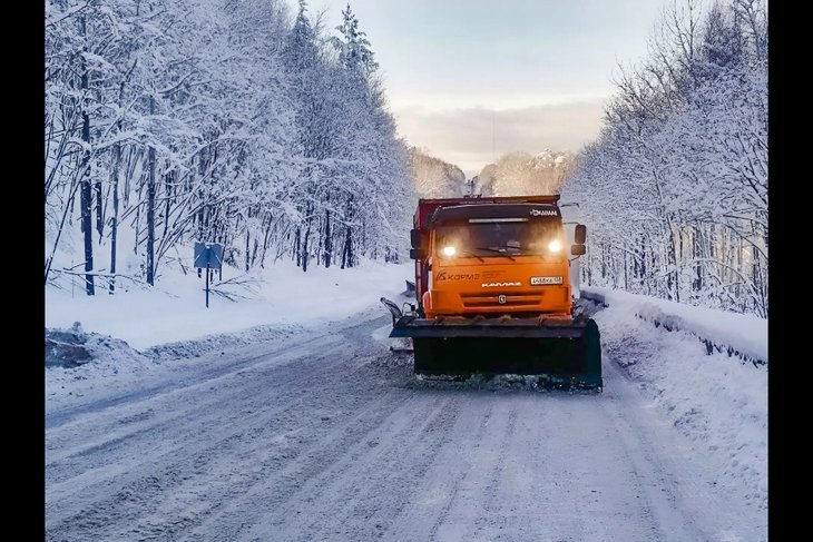 Уборка снега. Фото Упрдор «Южный Байкал»