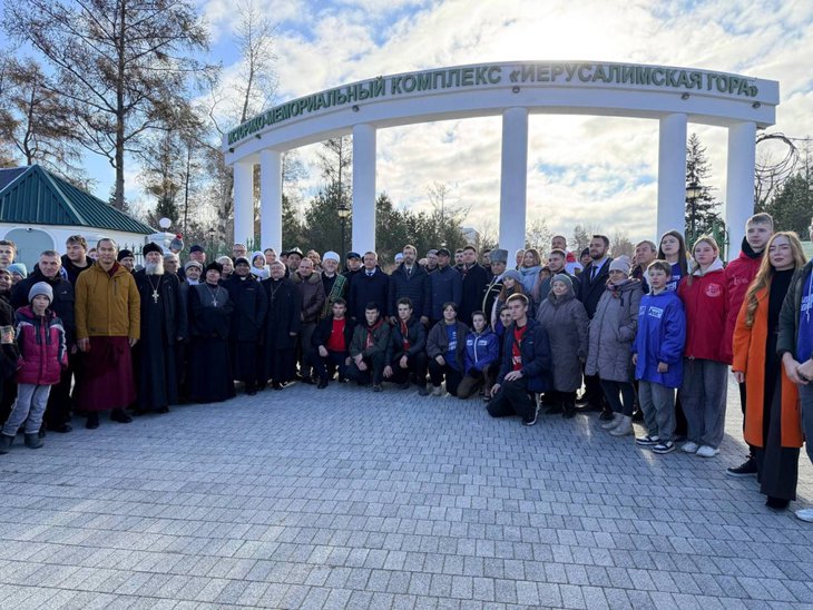 Участники шествия. Фото пресс-службы Законодательного собрания