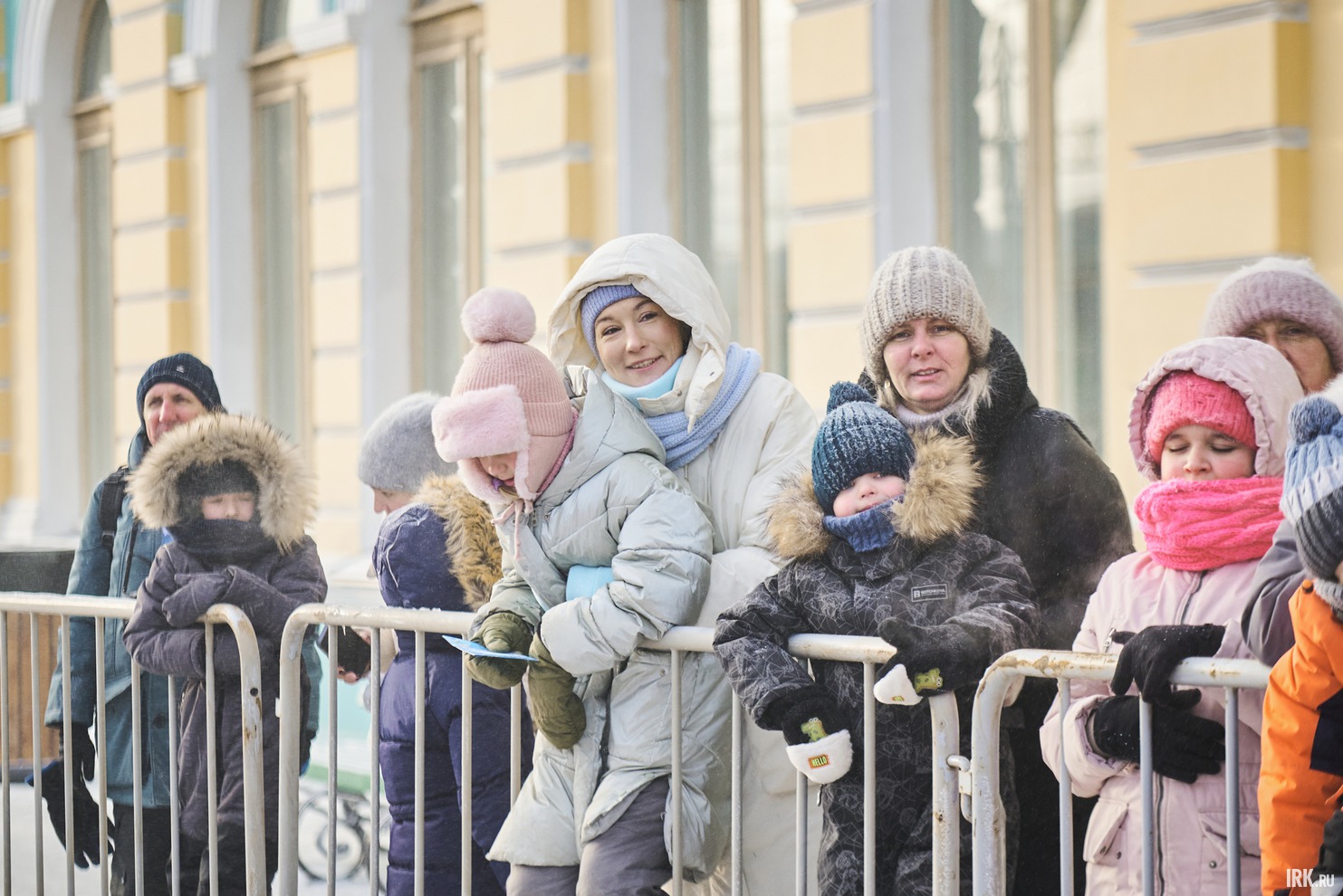 Чтобы это исправить, пять лет назад волшебник обратился к железнодорожникам с просьбой помочь организовать встречи с детьми по всей стране.