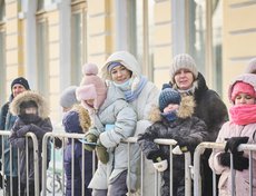 Чтобы это исправить, пять лет назад волшебник обратился к железнодорожникам с просьбой помочь организовать встречи с детьми по всей стране.