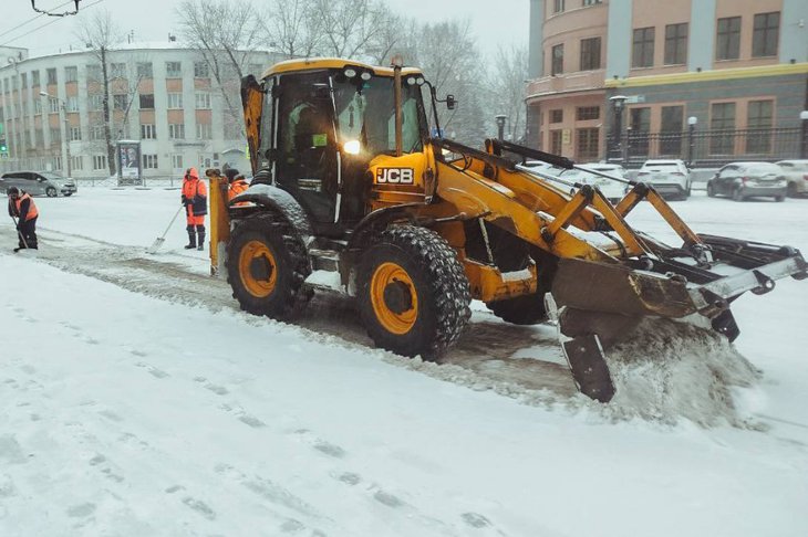 Снегоуборочная техника. Фото пресс-службы администрации Иркутска