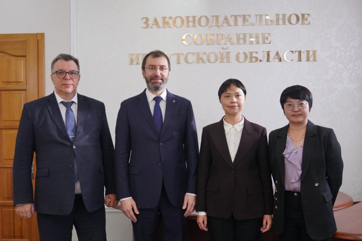 Встреча с представителями консульства КНР. Фото IRK.ru