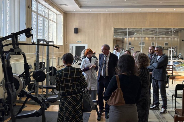 Визит в реабилитационный центр. Фото пресс-службы правительства Иркутской области