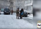 Задержание мужчины. Скриншот видео ГУ МВД России по Иркутской области