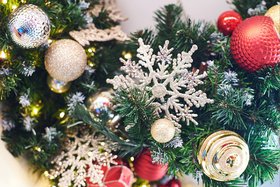 Новогодние украшения. Фото IRK.ru