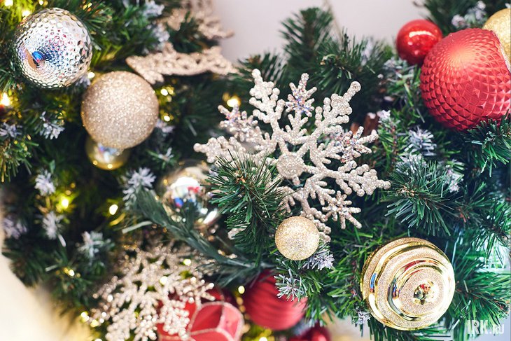 Новогодние украшения. Фото IRK.ru