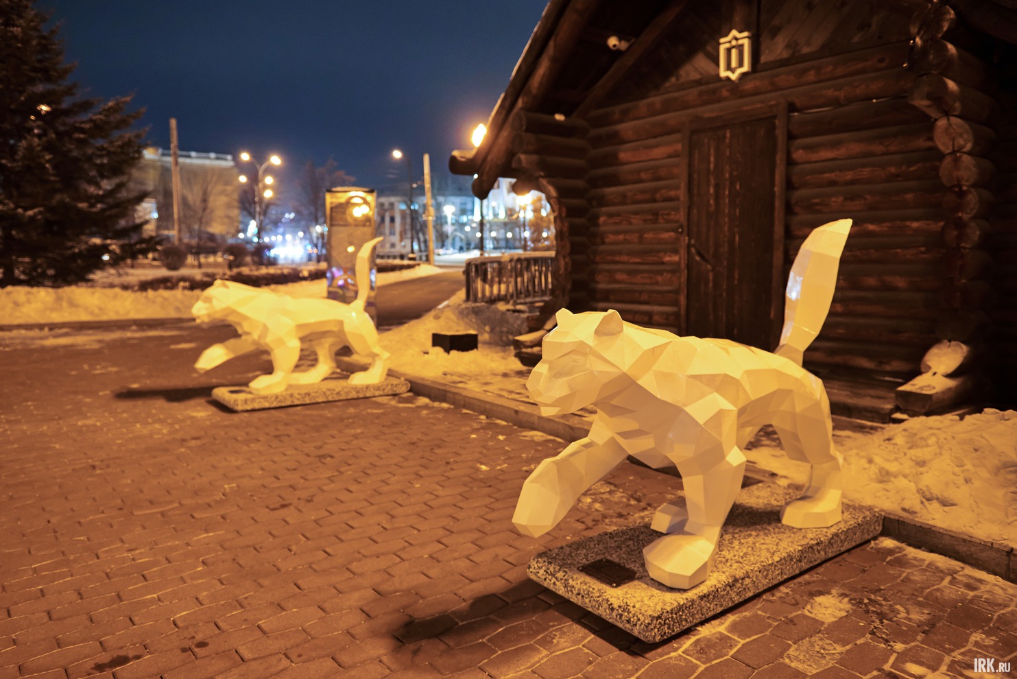 Избушку Деда Мороза будут охранять два белых бабра.