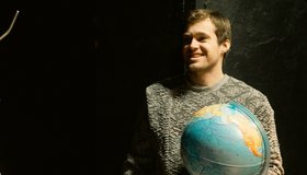 Дом окнами в поле