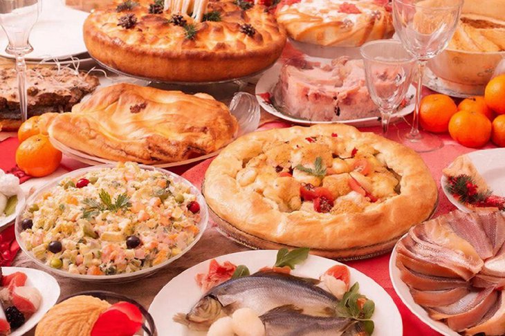 Новогоднее застолье. Изображение сгенерировано с помощью нейросети GigaChat