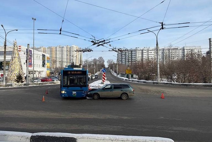 Авария в Иркутске. Фото ГУ МВД России по Иркутской области