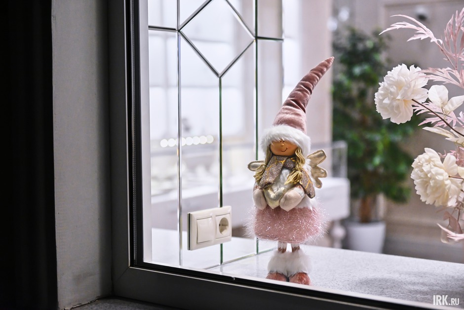 В окнах магазинов на Карла Маркса можно увидеть что-то милое.