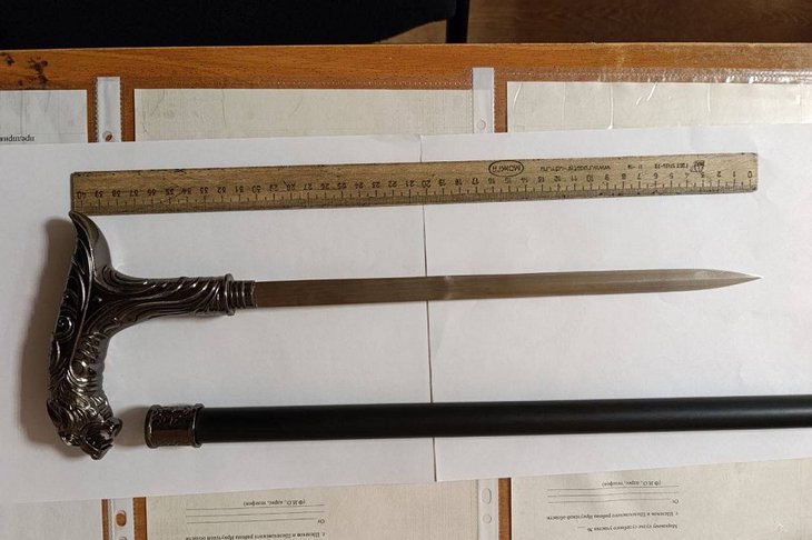 Трость с клинком. Фото пресс-службы ГУФССП России по Иркутской области