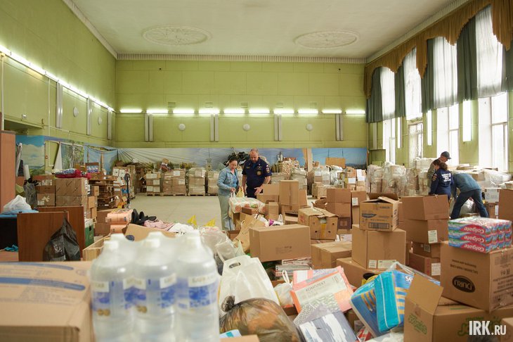 Сбор гумпомощи. Фото: Маргарита Романова, IRK.ru