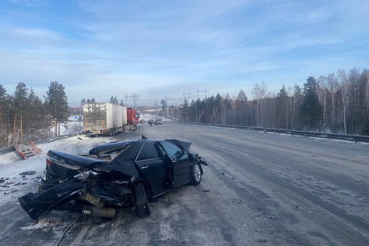 ДТП на федеральной трассе. Фото пресс-службы Госавтоинспекции Иркутской области