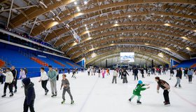 «Байкальская массовка». Сеанс катания на коньках