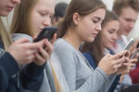 Студенты. Изображение сгенерировано с помощью нейросети GigaChat