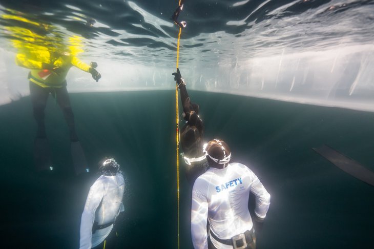 Фридайверы. Фото с сайта правительства Иркутской области