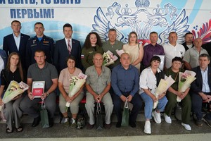 Награждение в Усольском районе. Фото из телеграм-канала Игоря Кобзева