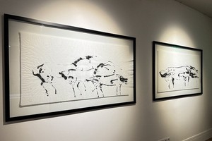 Кони на картинах выставки «Тушь». Фото Марины Палеевой, IRK.ru