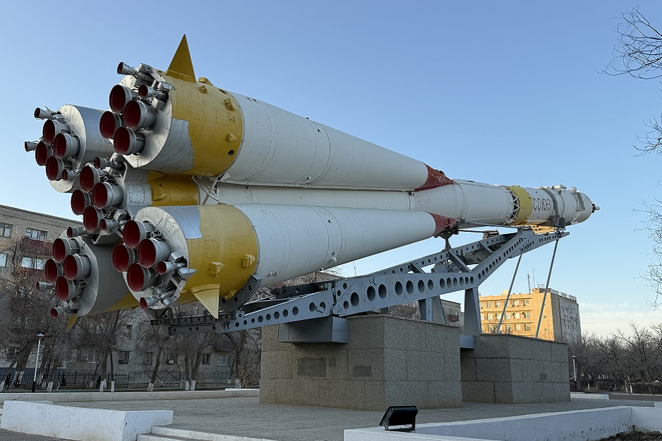 Макет ракеты «Союз-У». Монумент установлен в городе в честь 20-летия космической эры