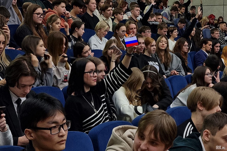 Студенты, который пришли послушать Екатерину Мизулину. Фото Светланы Павловой, IRK.ru