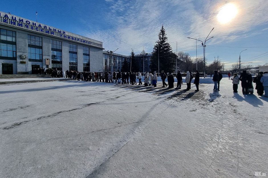 Очередь. Фото Светланы Павловой, IRK.ru
