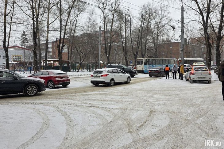 На Депутатской произошла авария. Фото IRK.ru