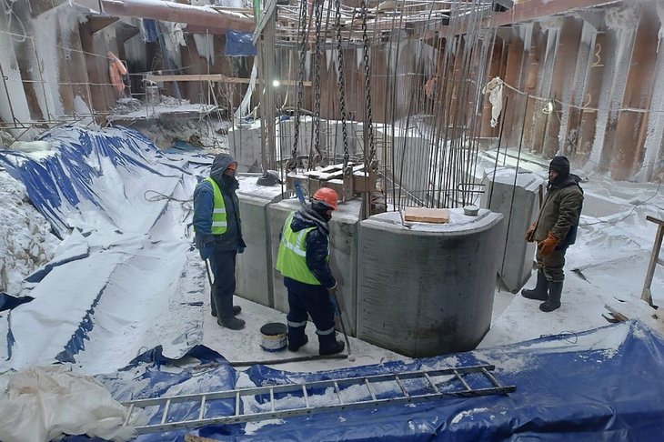 Строительство опоры моста. Фото пресс-службы правительства Иркутской области